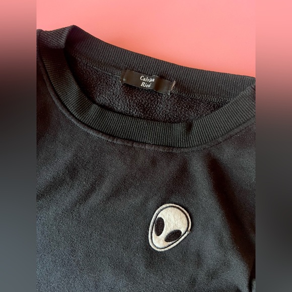 Cropped Alien Patch Sweatshirt - Picture 8 of 10